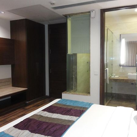La Sagrita Hotel Új-Delhi Szoba fotó