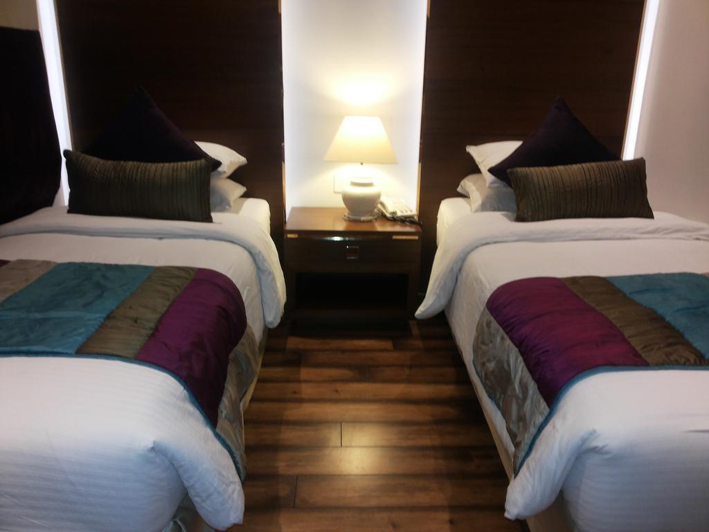 La Sagrita Hotel Új-Delhi Szoba fotó